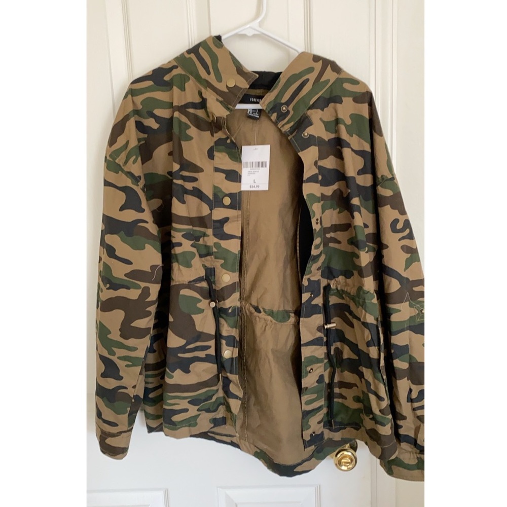 Oversized Camo Jacket - Picture 3 of 3